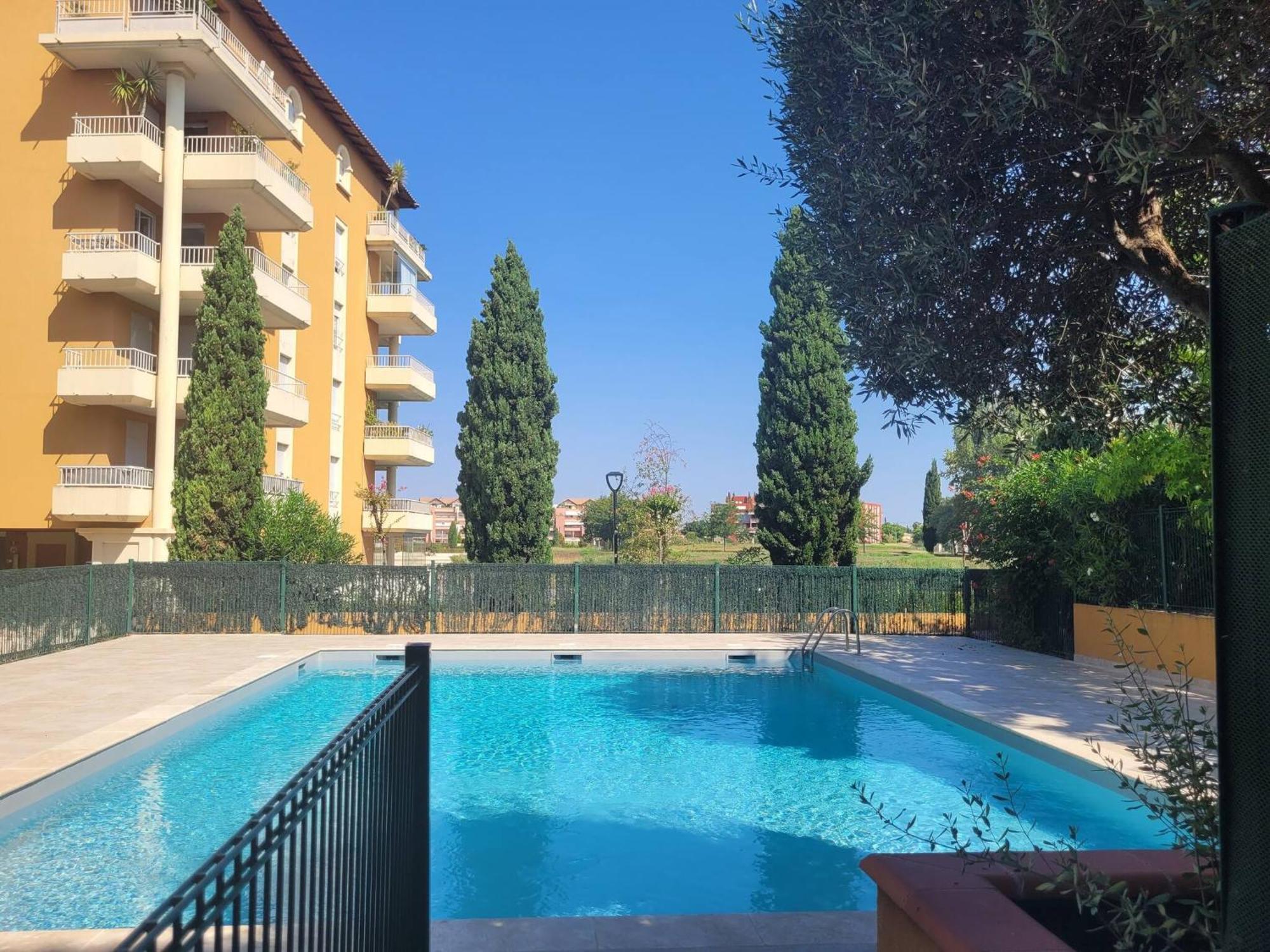 Le Jardin D'Hugo Apartment Лат Екстериор снимка